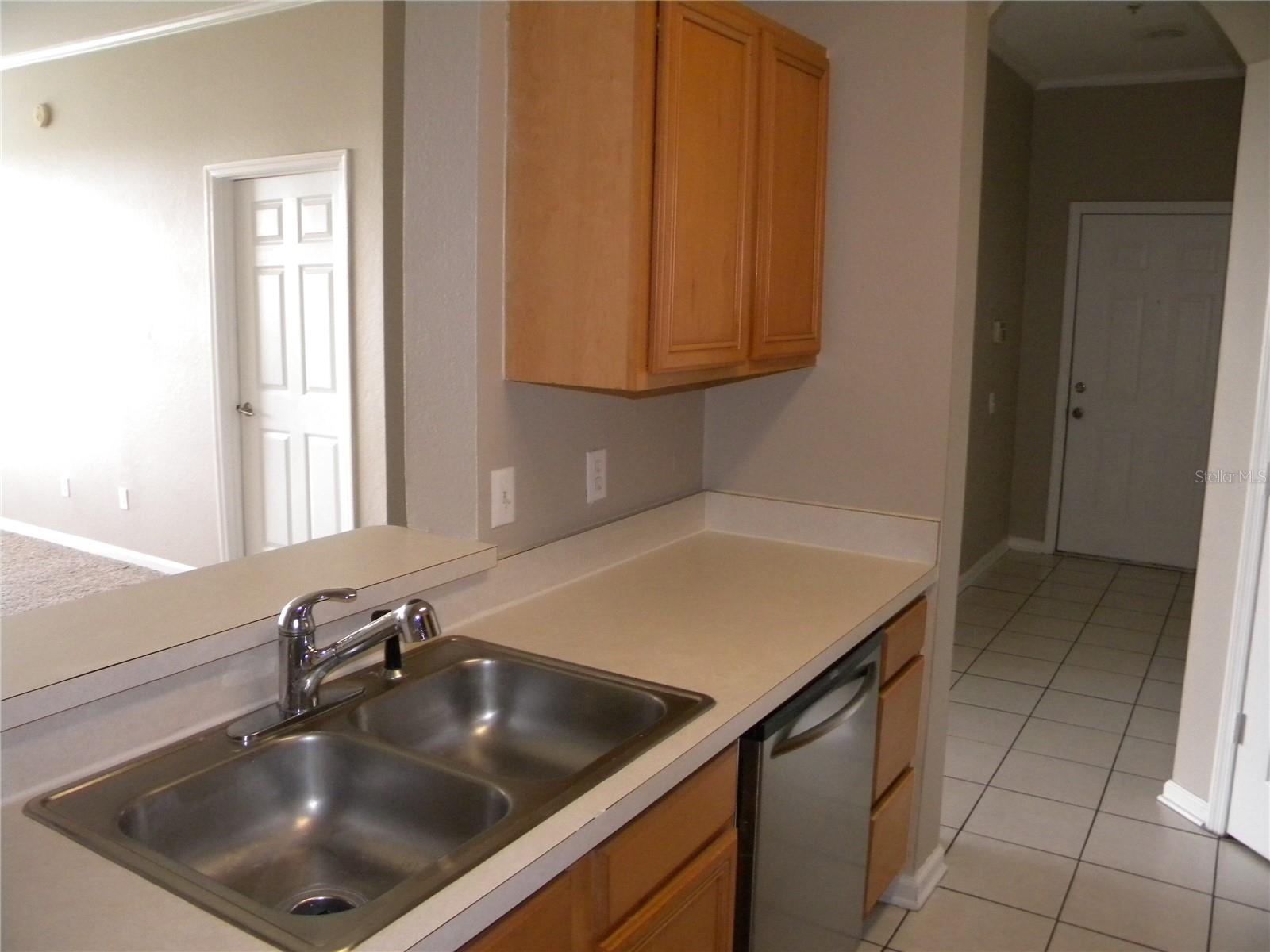 CRESTVIEW CONDO PH 01 - Residential