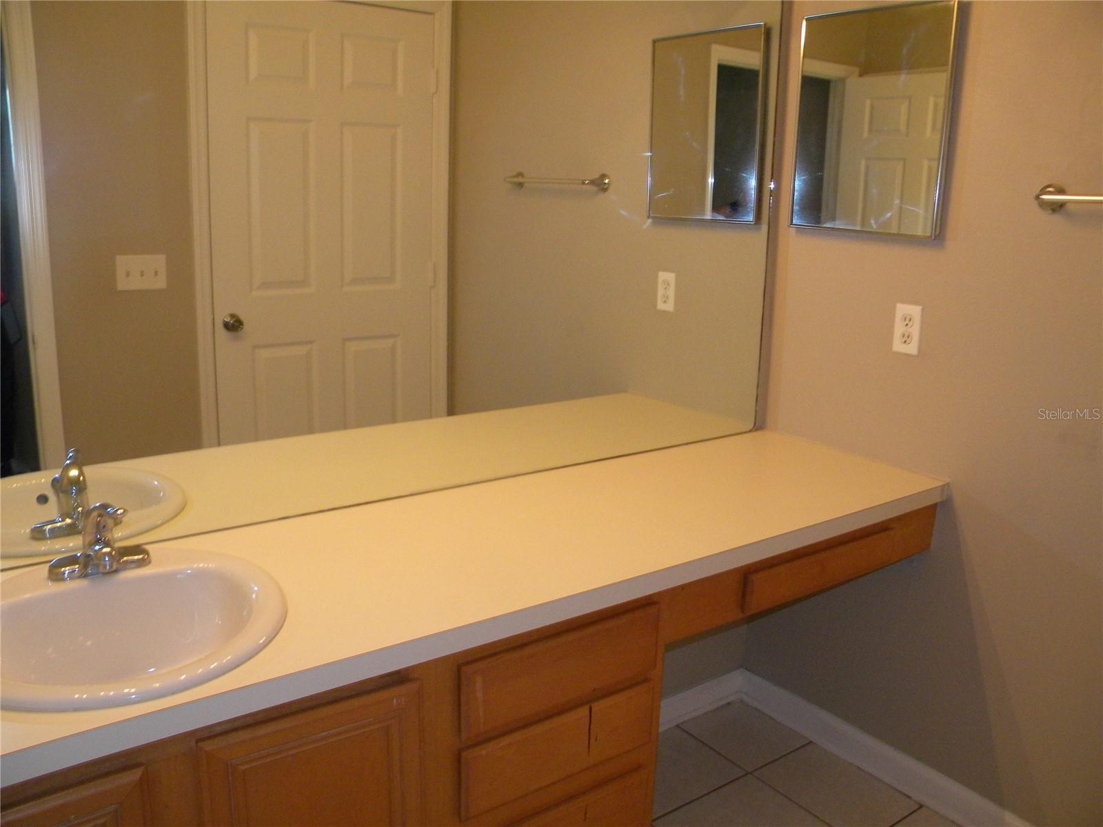 CRESTVIEW CONDO PH 01 - Residential