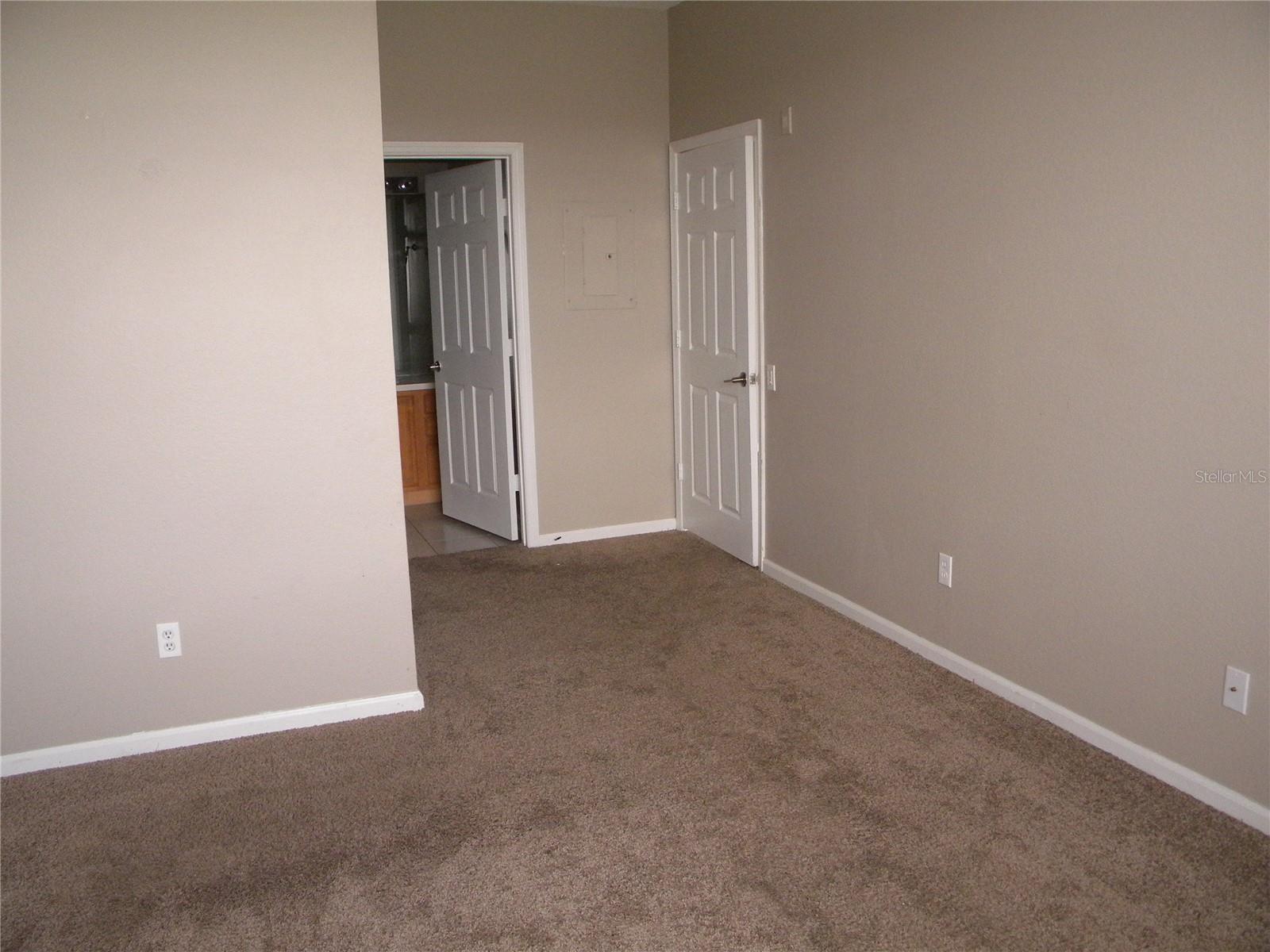 CRESTVIEW CONDO PH 01 - Residential