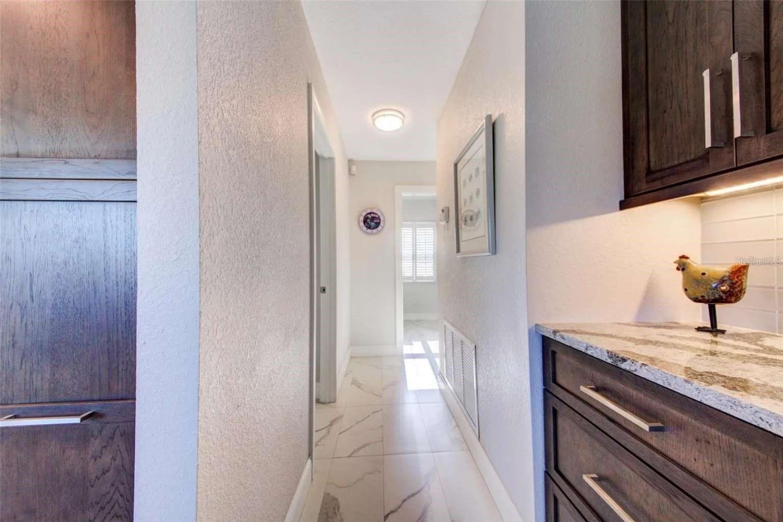 COUNTRY CLUB SHORES - Residential