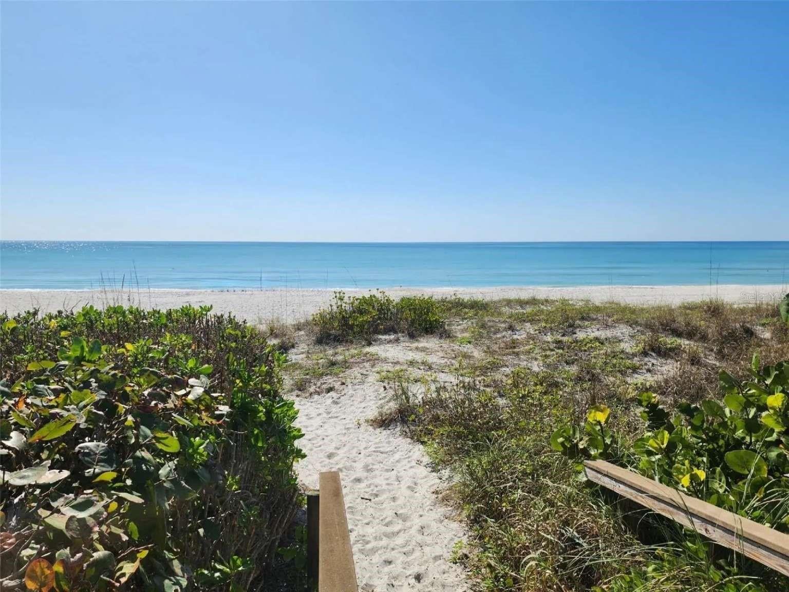 COUNTRY CLUB SHORES - Residential