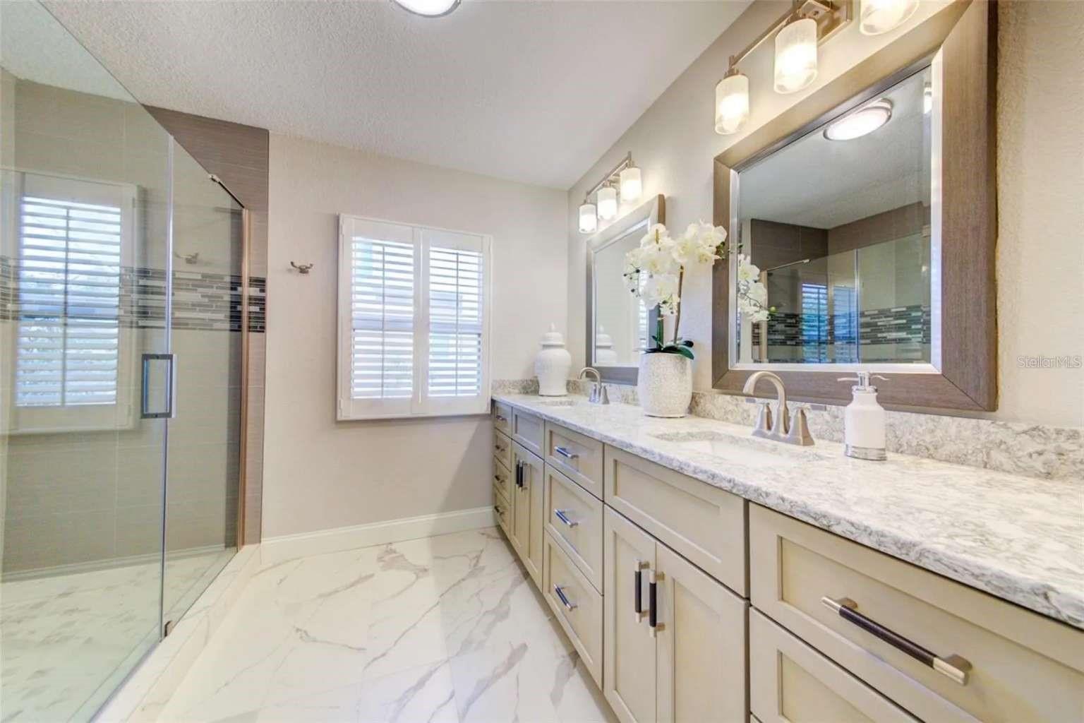 COUNTRY CLUB SHORES - Residential