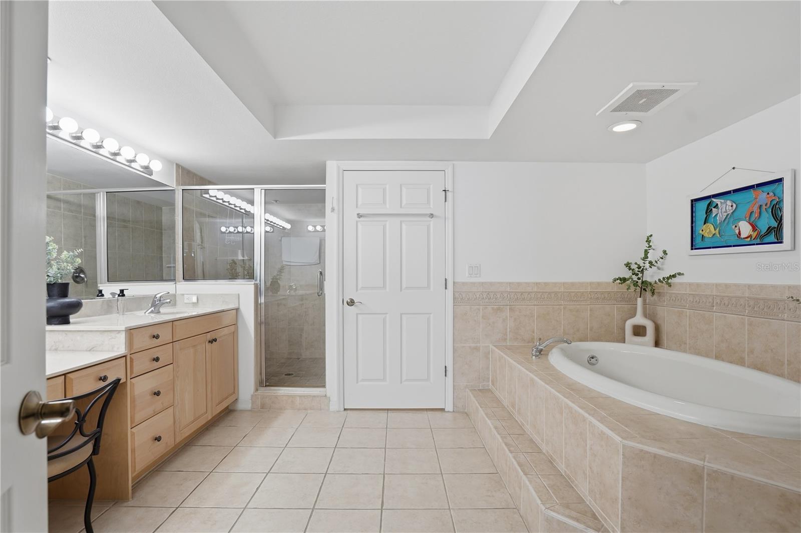 LA CONTESSA CONDO - Residential