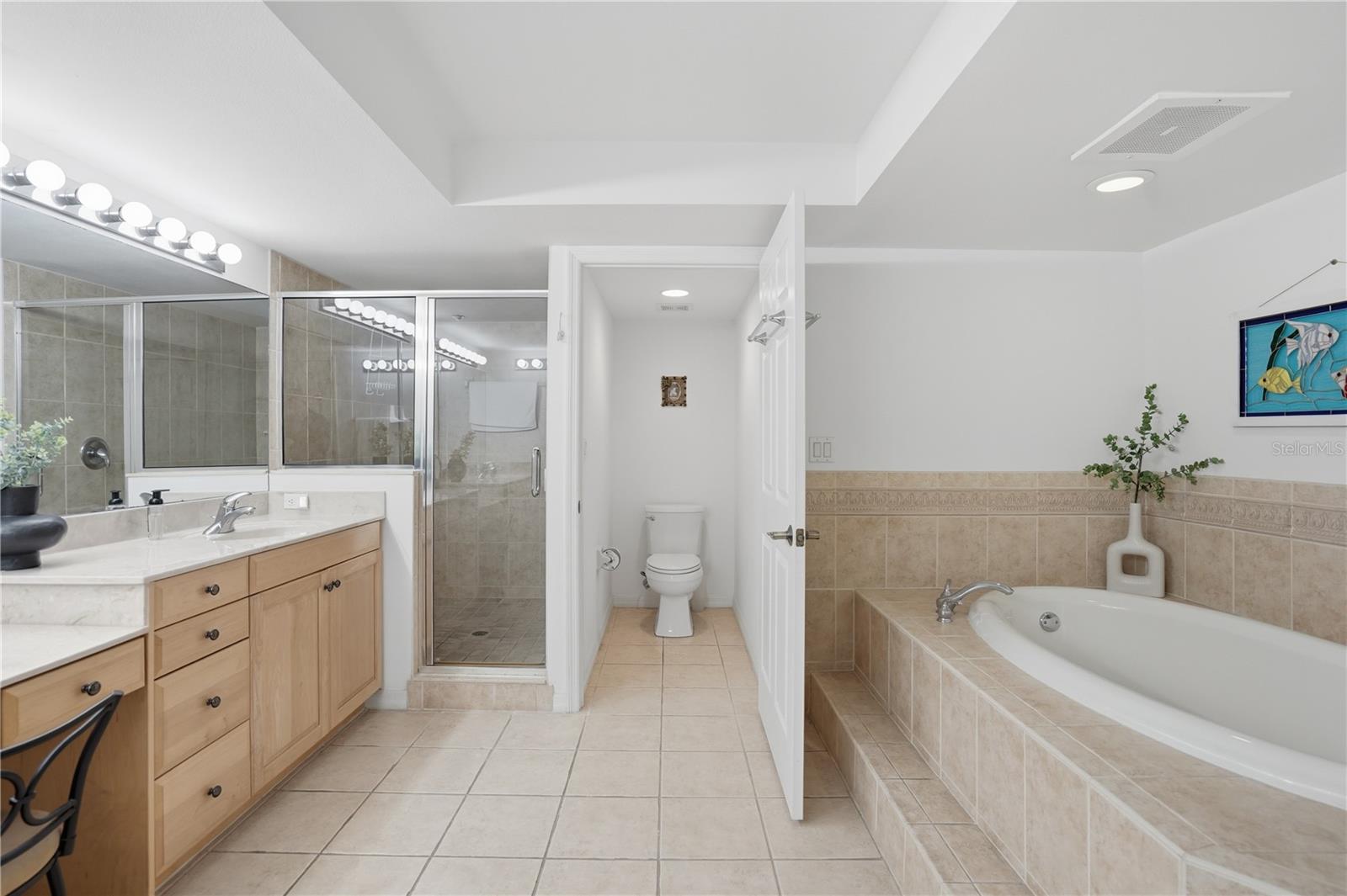 LA CONTESSA CONDO - Residential