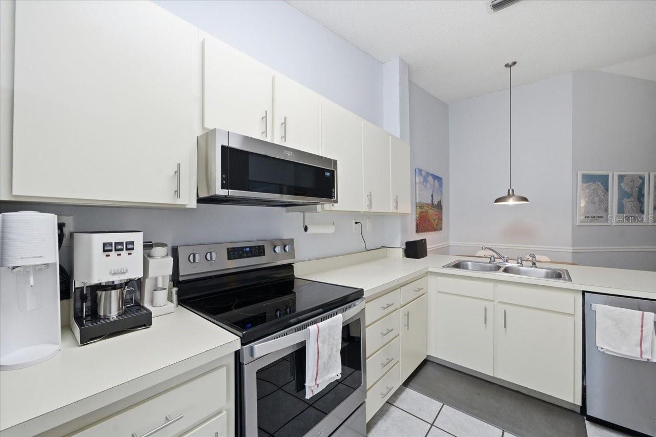 CARROLLWOOD COVE AT EMERALD GR - Residential