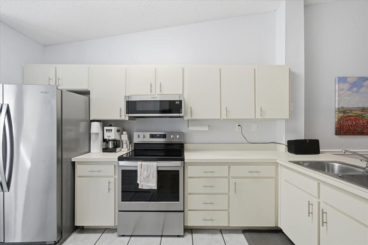 CARROLLWOOD COVE AT EMERALD GR - Residential