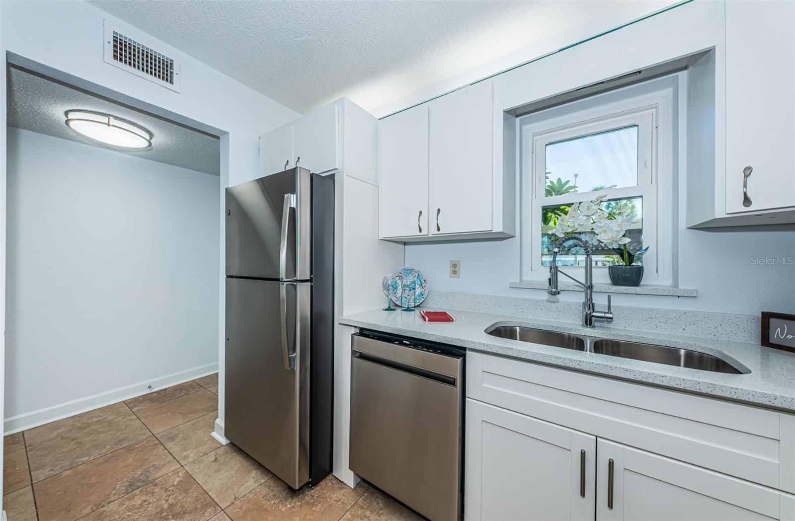 BAY ISLAND GROUP NO.5 CONDO APT 171 - Residential