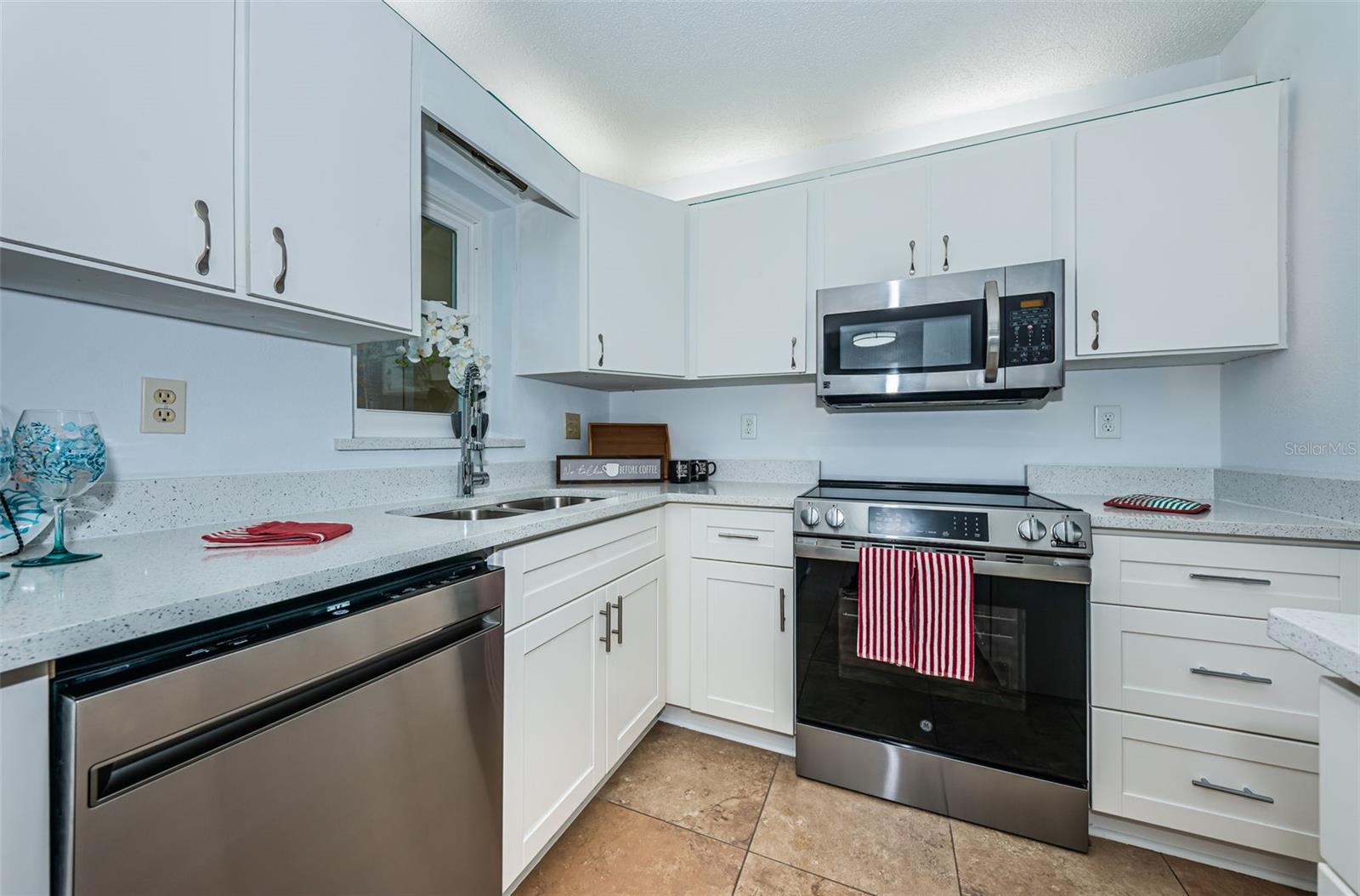 BAY ISLAND GROUP NO.5 CONDO APT 171 - Residential