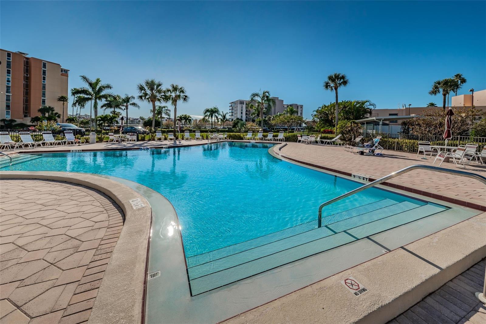 BAY ISLAND GROUP NO.5 CONDO APT 171 - Residential