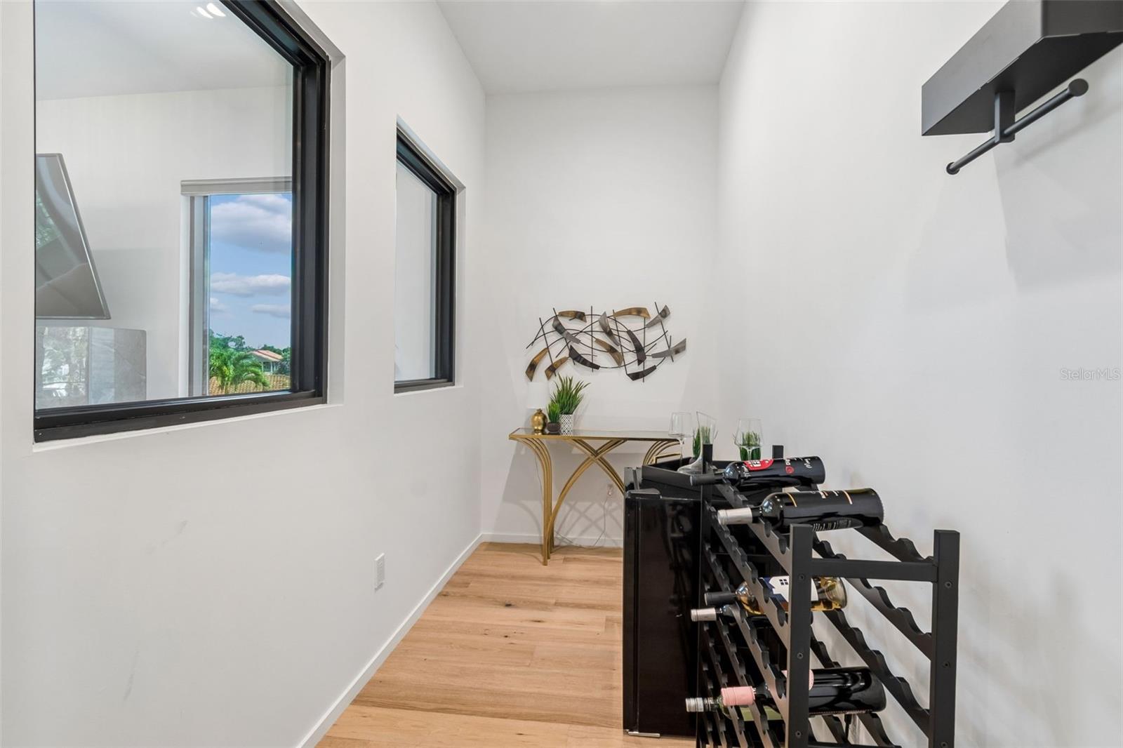 DAVIS POINT - Residential