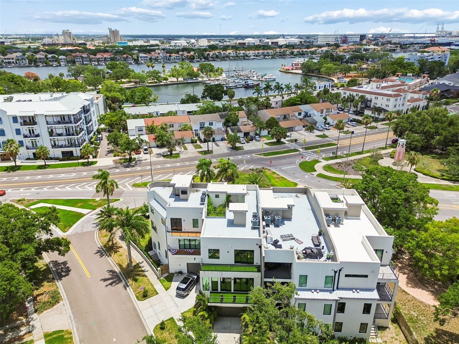 DAVIS POINT - Residential