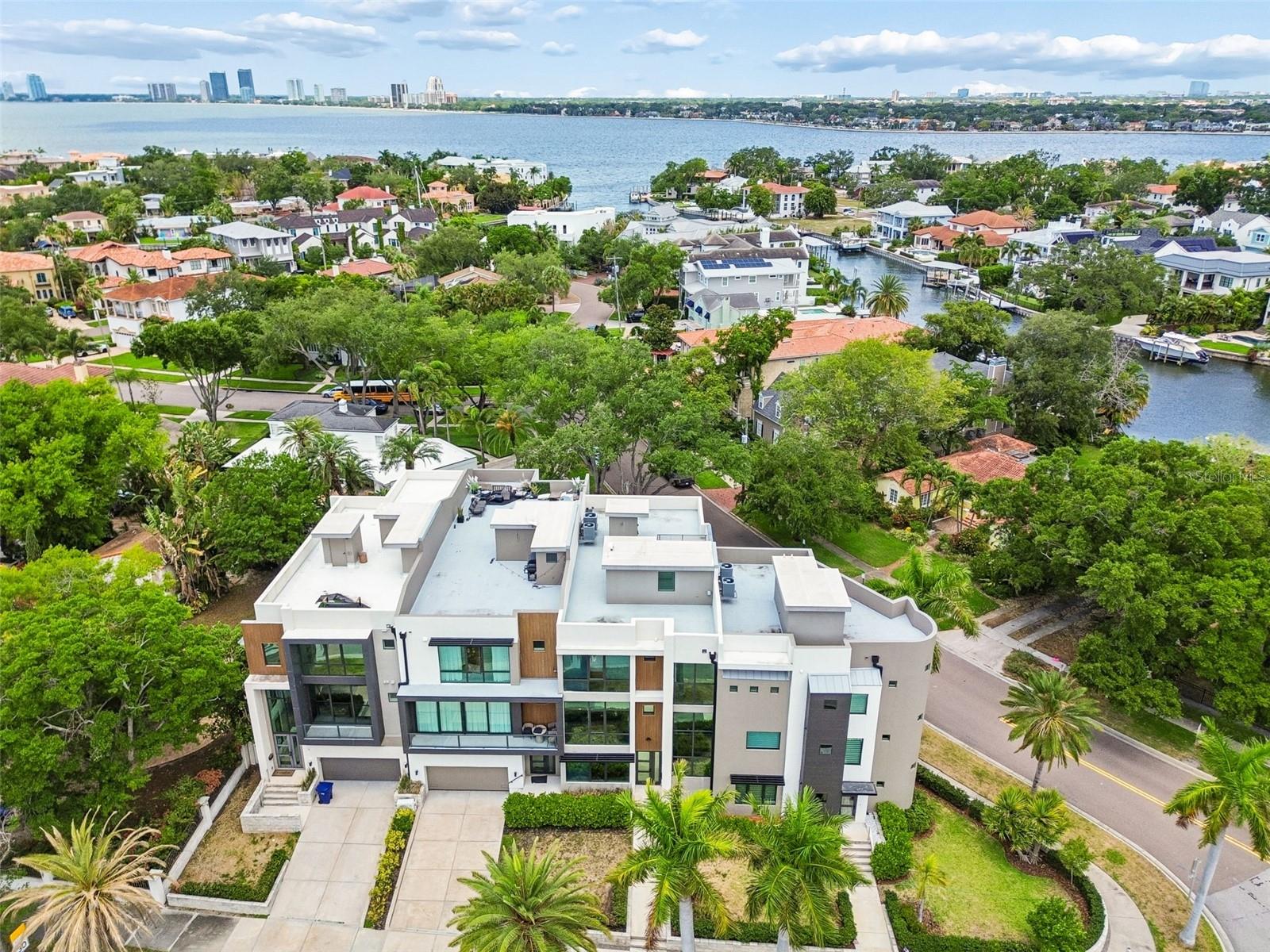 DAVIS POINT - Residential