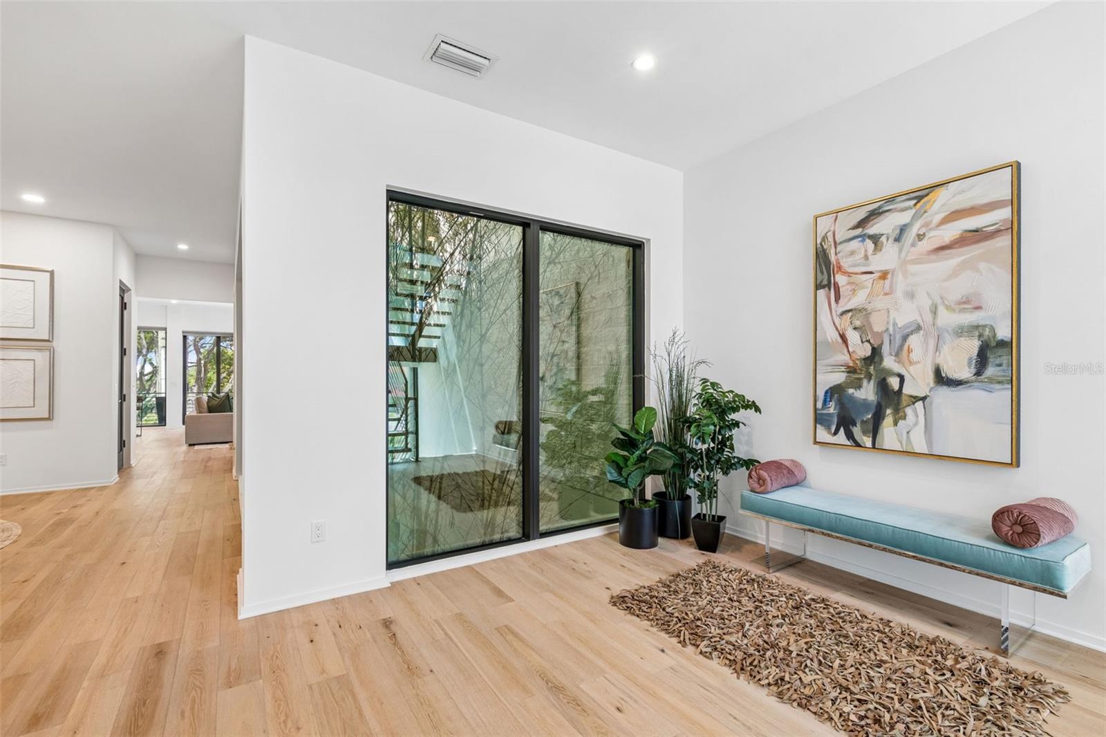 DAVIS POINT - Residential