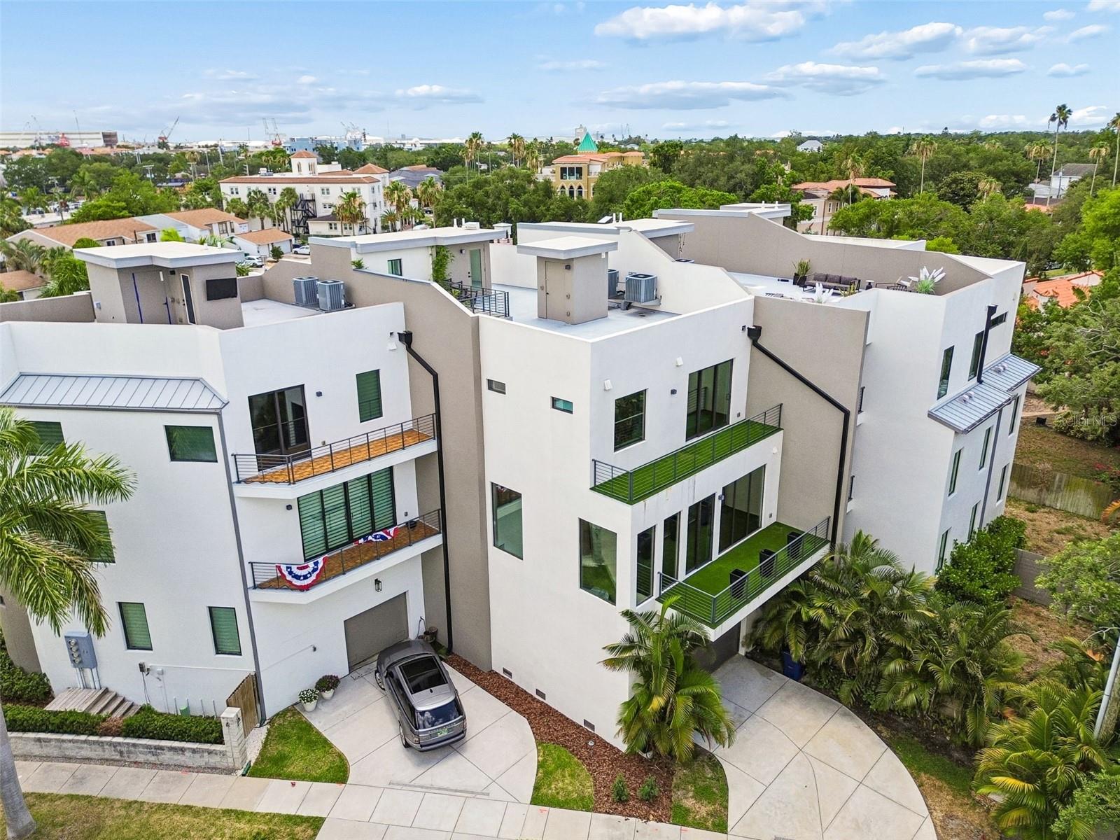 DAVIS POINT - Residential
