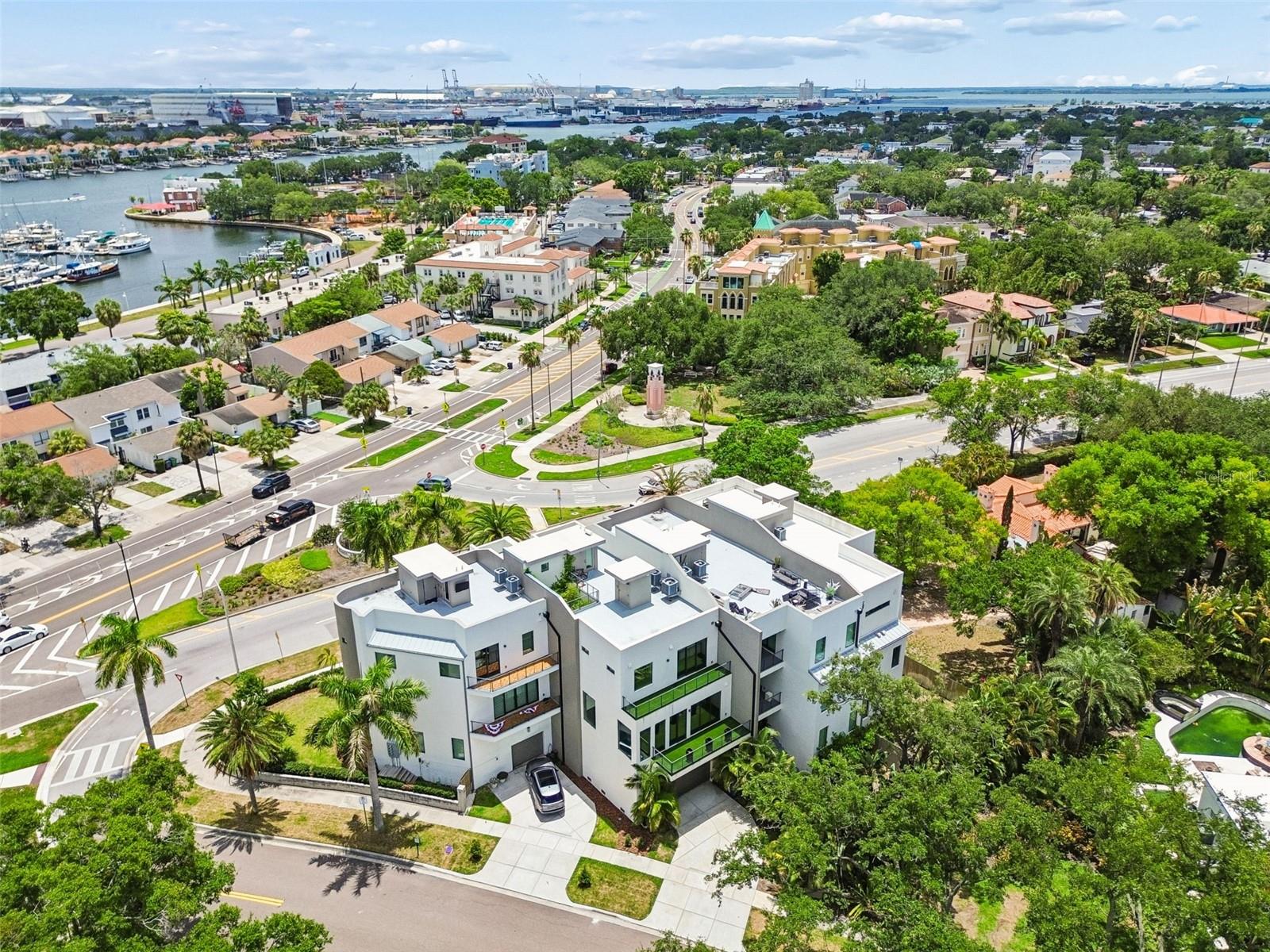 DAVIS POINT - Residential