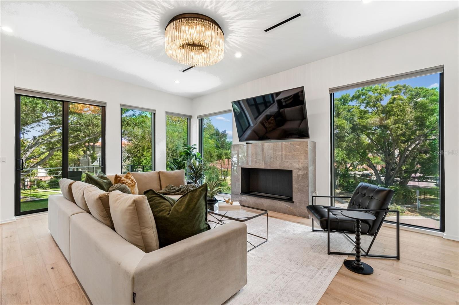 DAVIS POINT - Residential