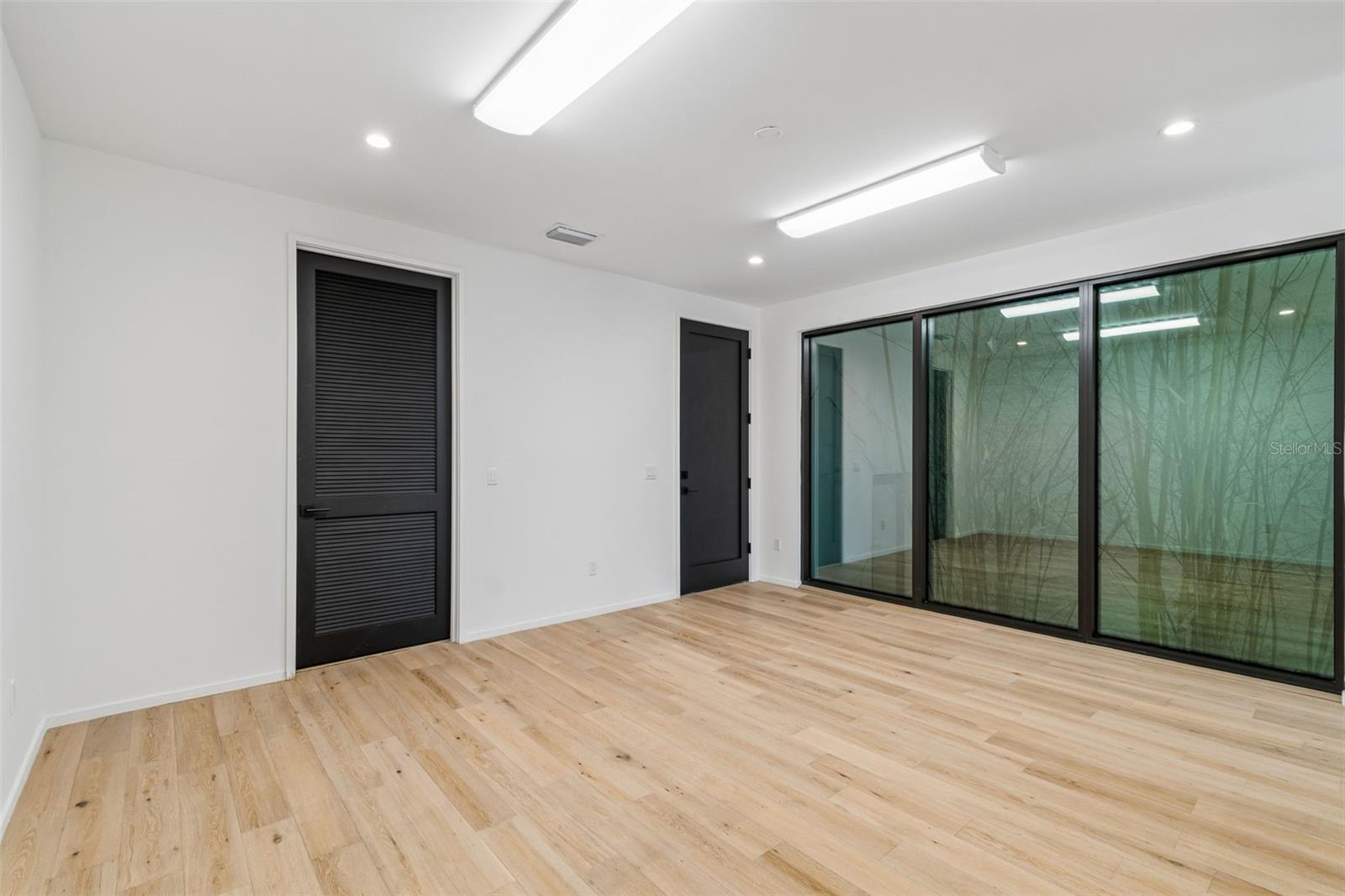DAVIS POINT - Residential