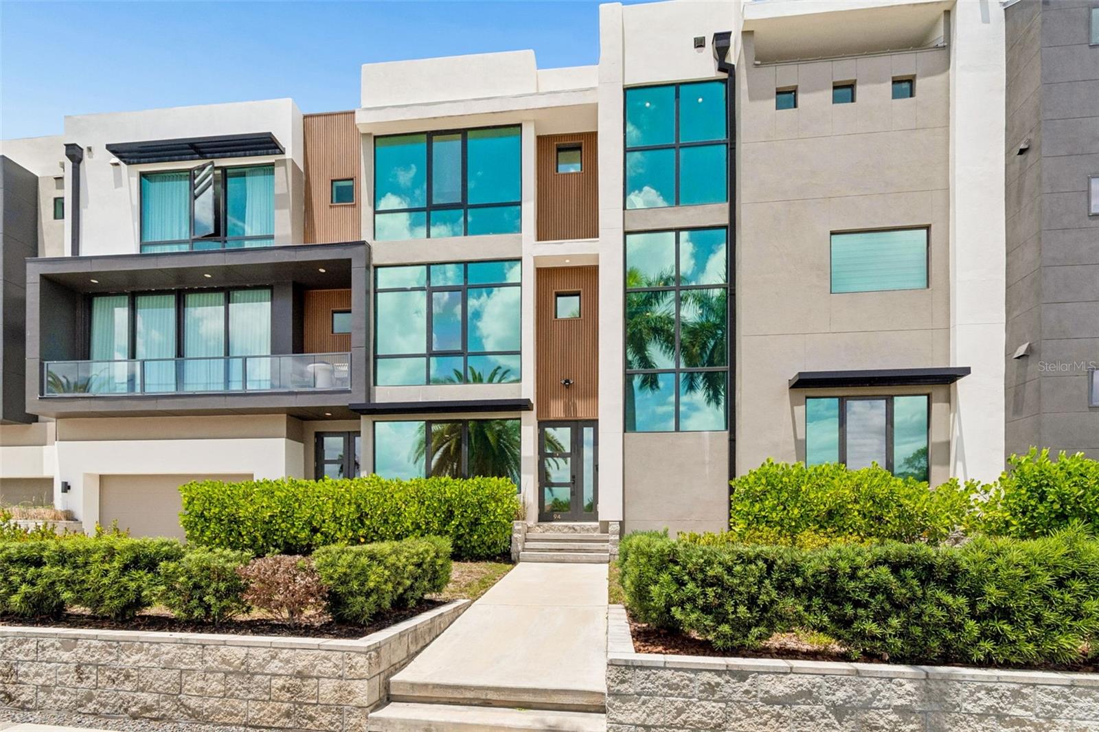 DAVIS POINT - Residential