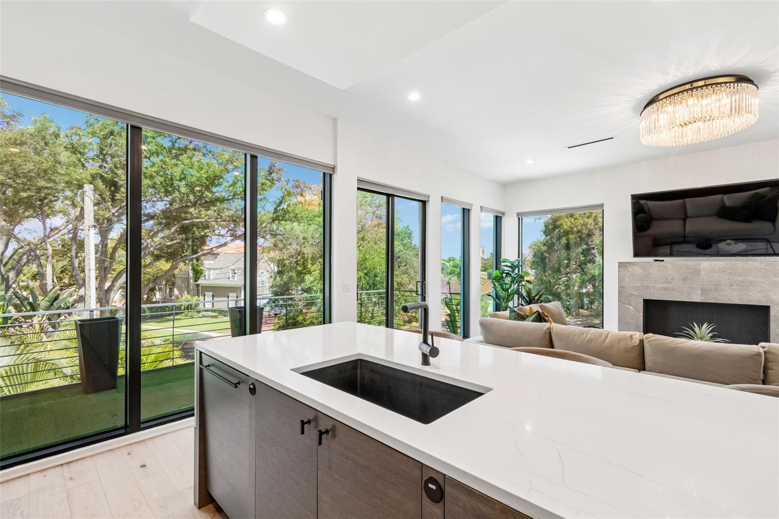 DAVIS POINT - Residential