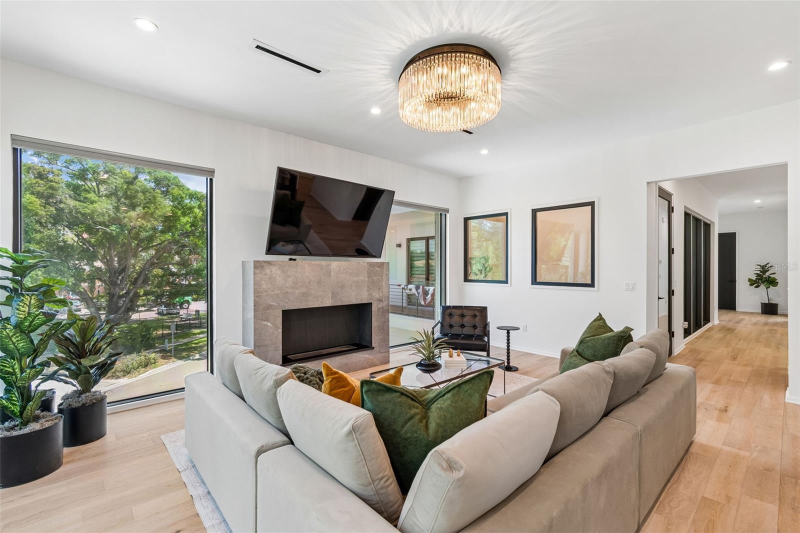 DAVIS POINT - Residential