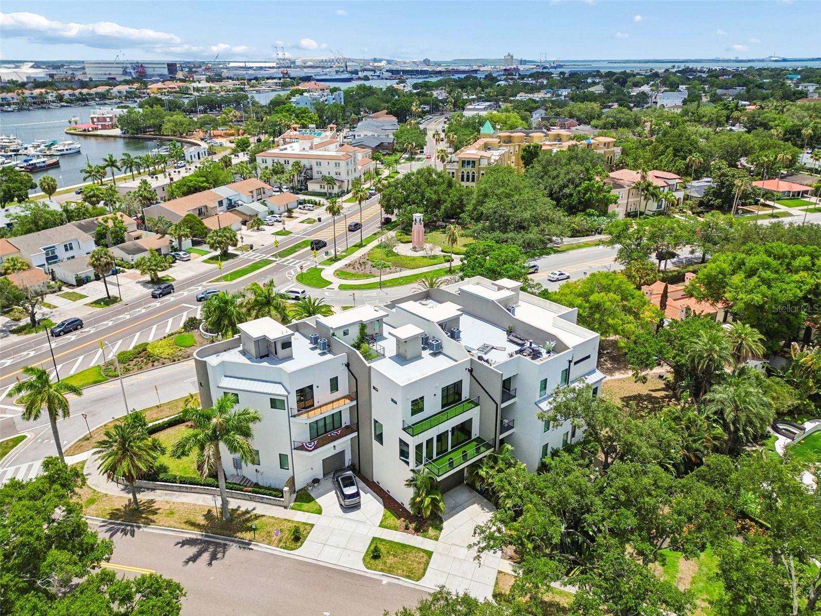DAVIS POINT - Residential