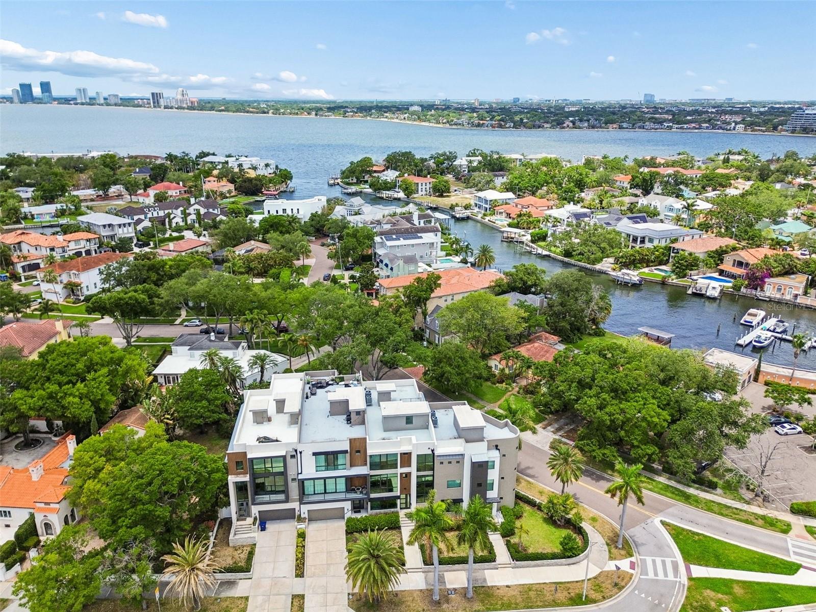 DAVIS POINT - Residential