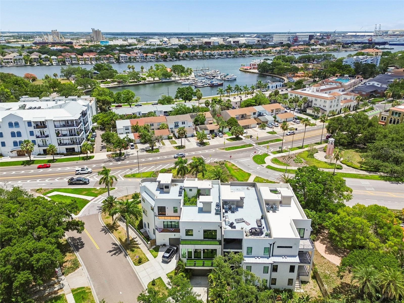 DAVIS POINT - Residential