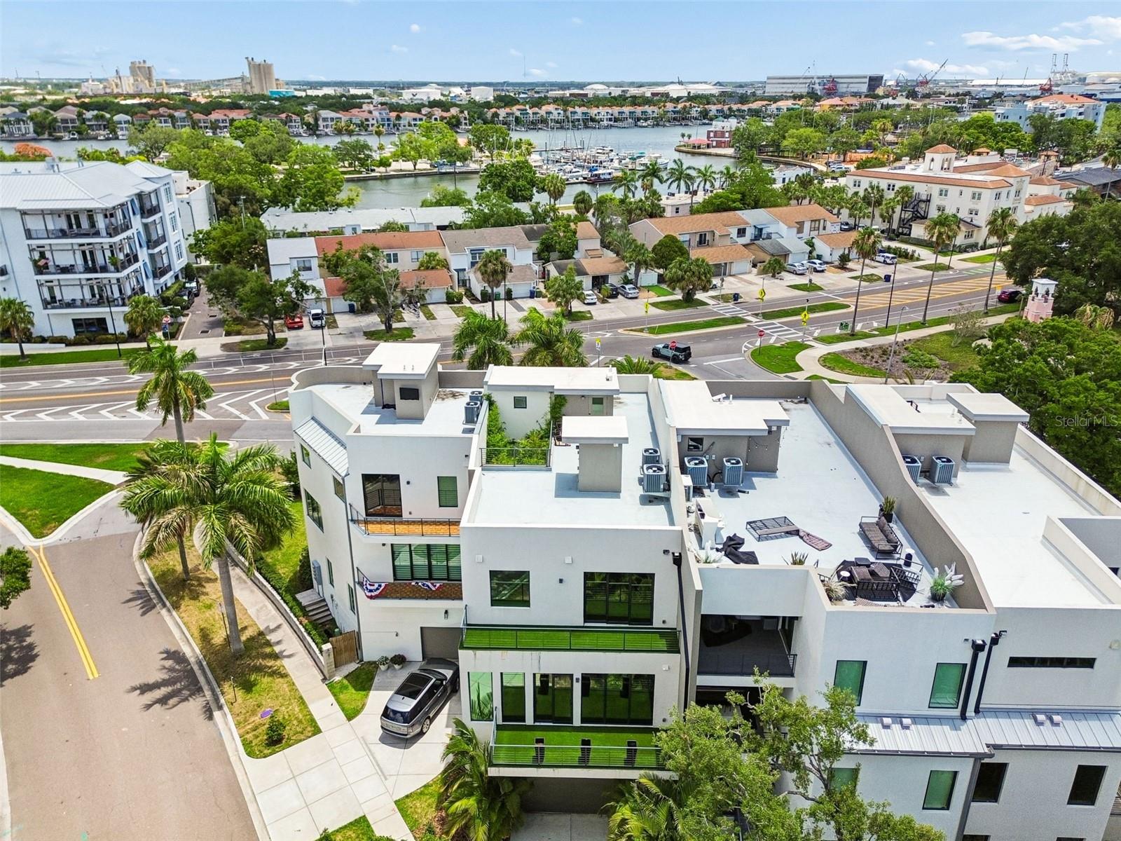 DAVIS POINT - Residential