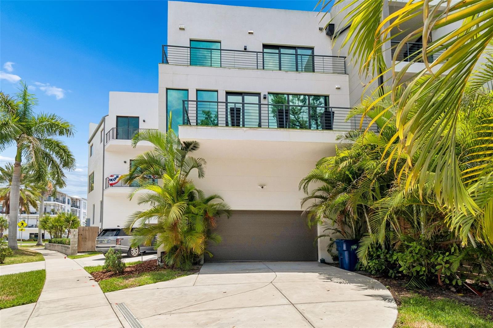DAVIS POINT - Residential