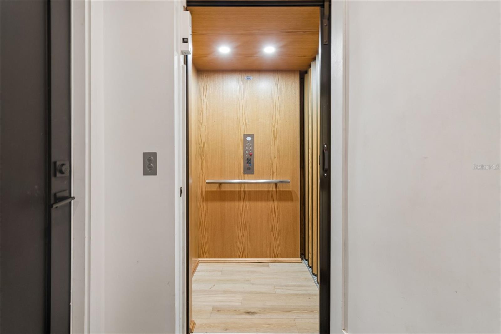 DAVIS POINT - Residential