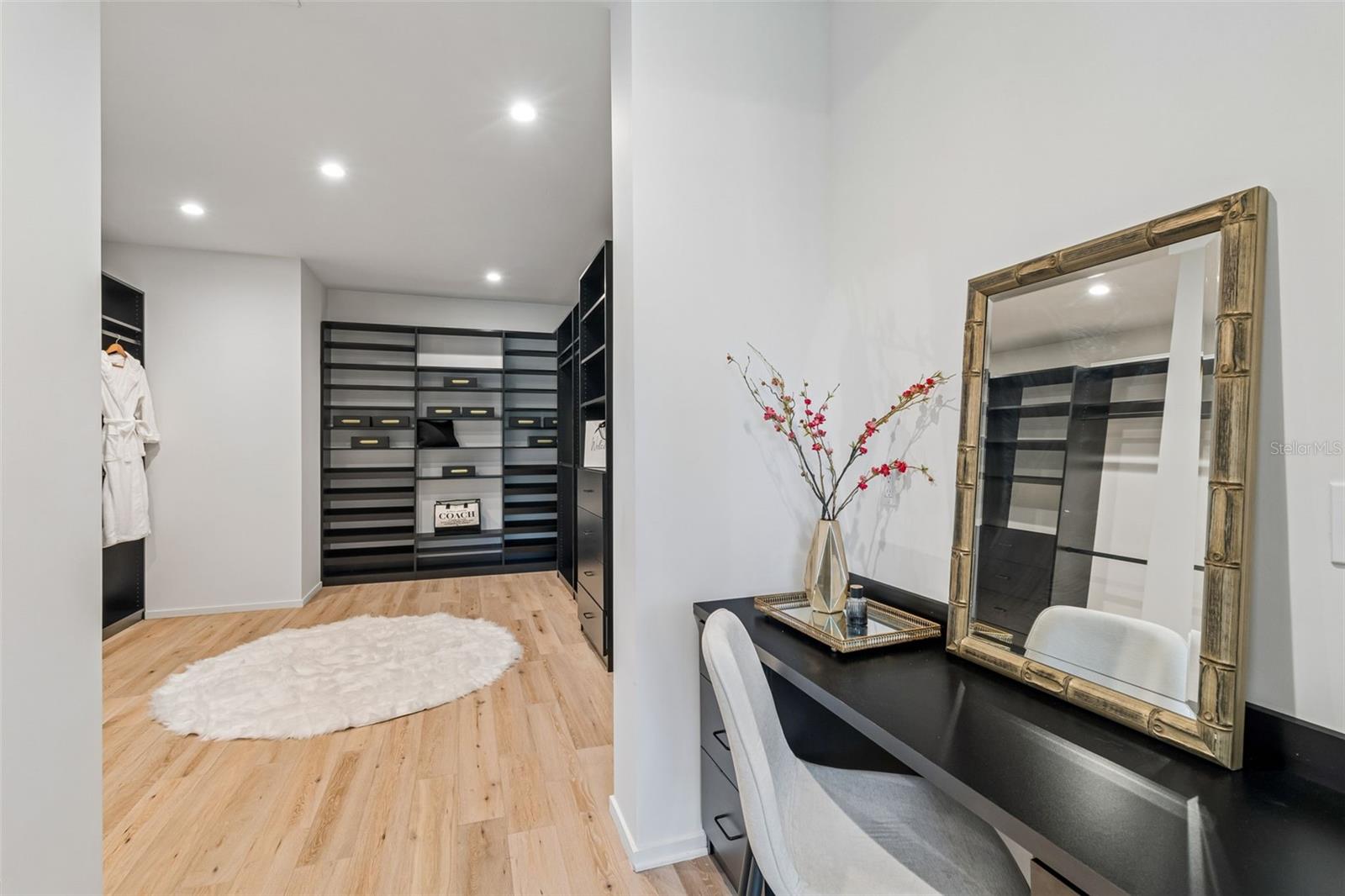 DAVIS POINT - Residential