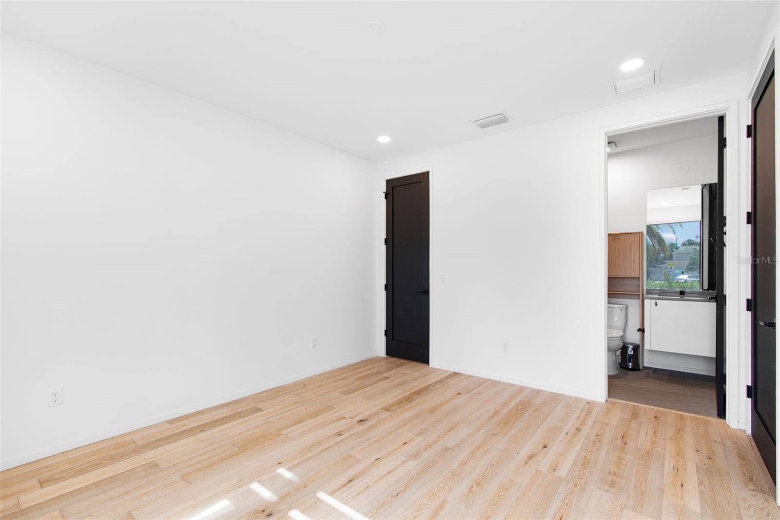 DAVIS POINT - Residential