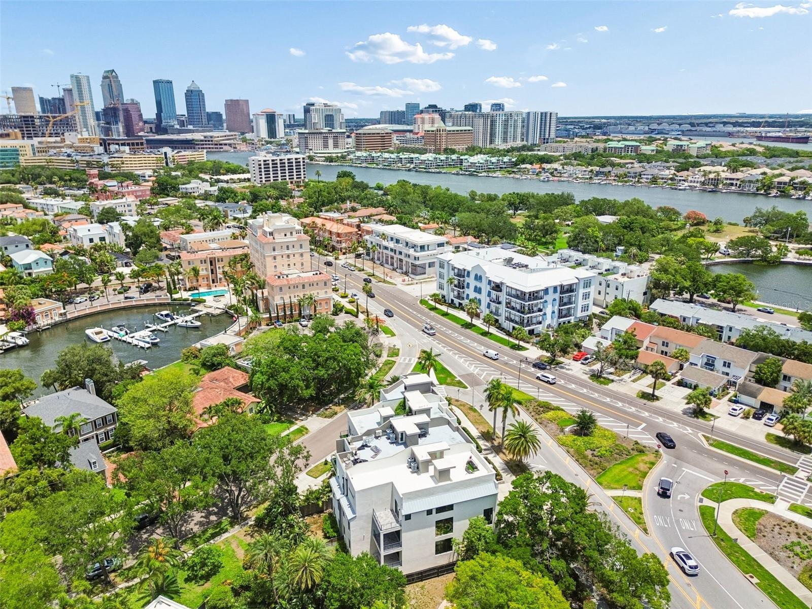 DAVIS POINT - Residential