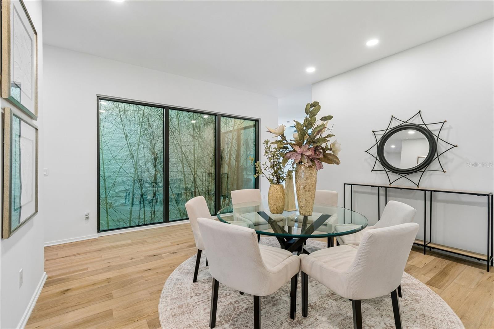 DAVIS POINT - Residential