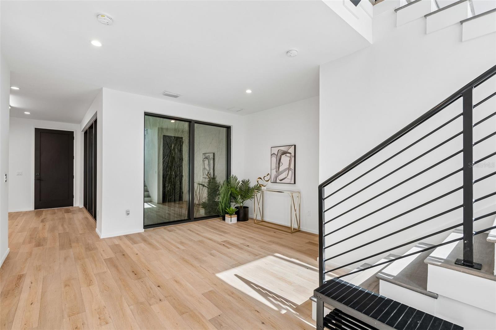 DAVIS POINT - Residential