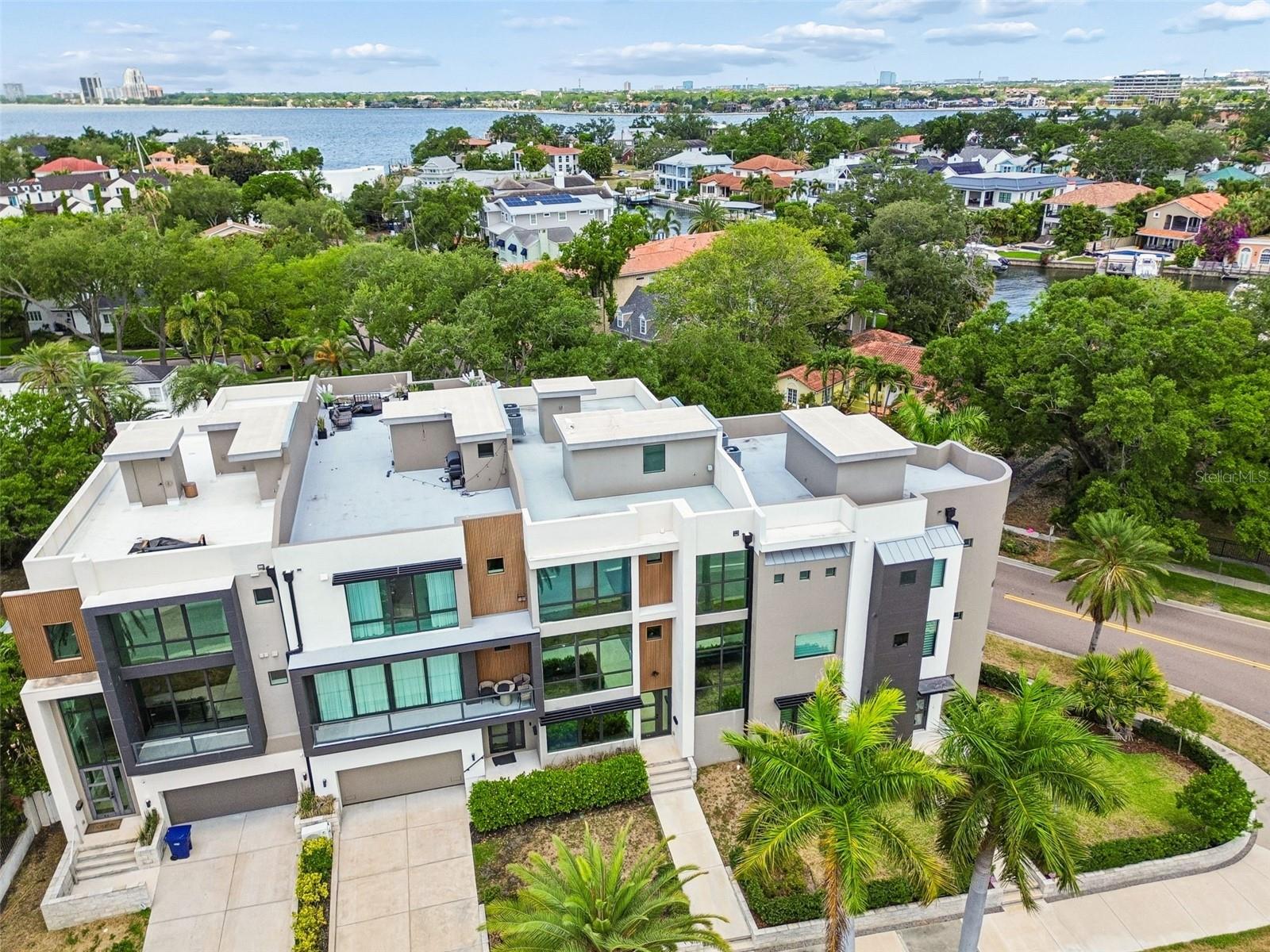 DAVIS POINT - Residential