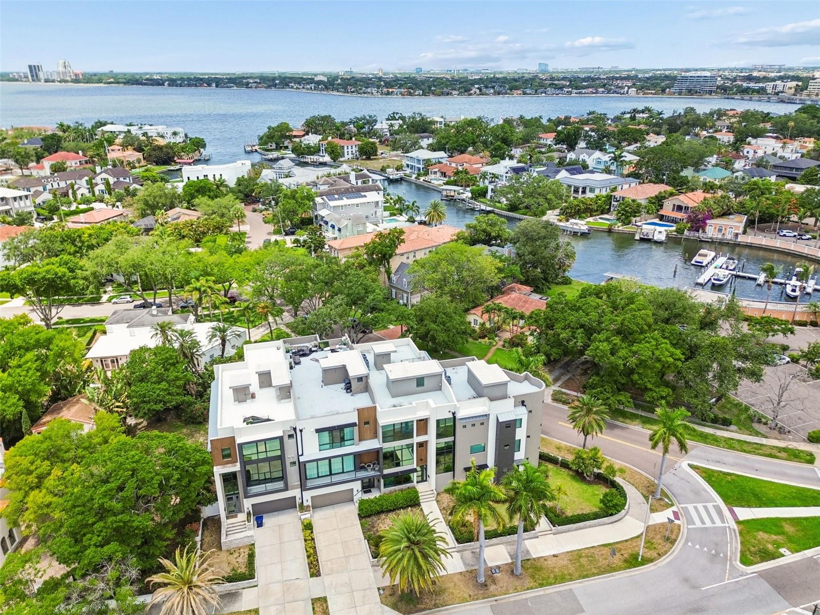 DAVIS POINT - Residential