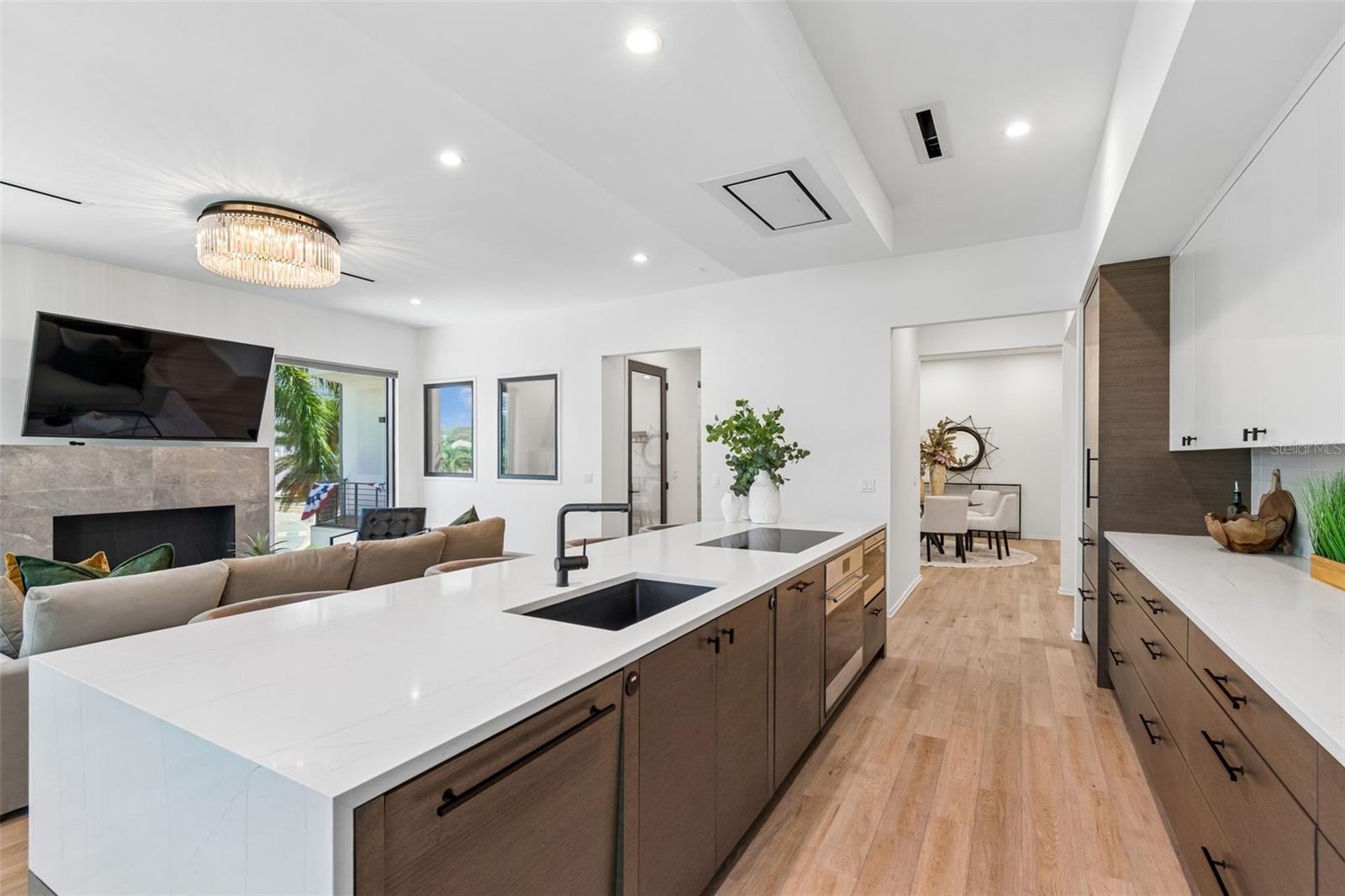 DAVIS POINT - Residential