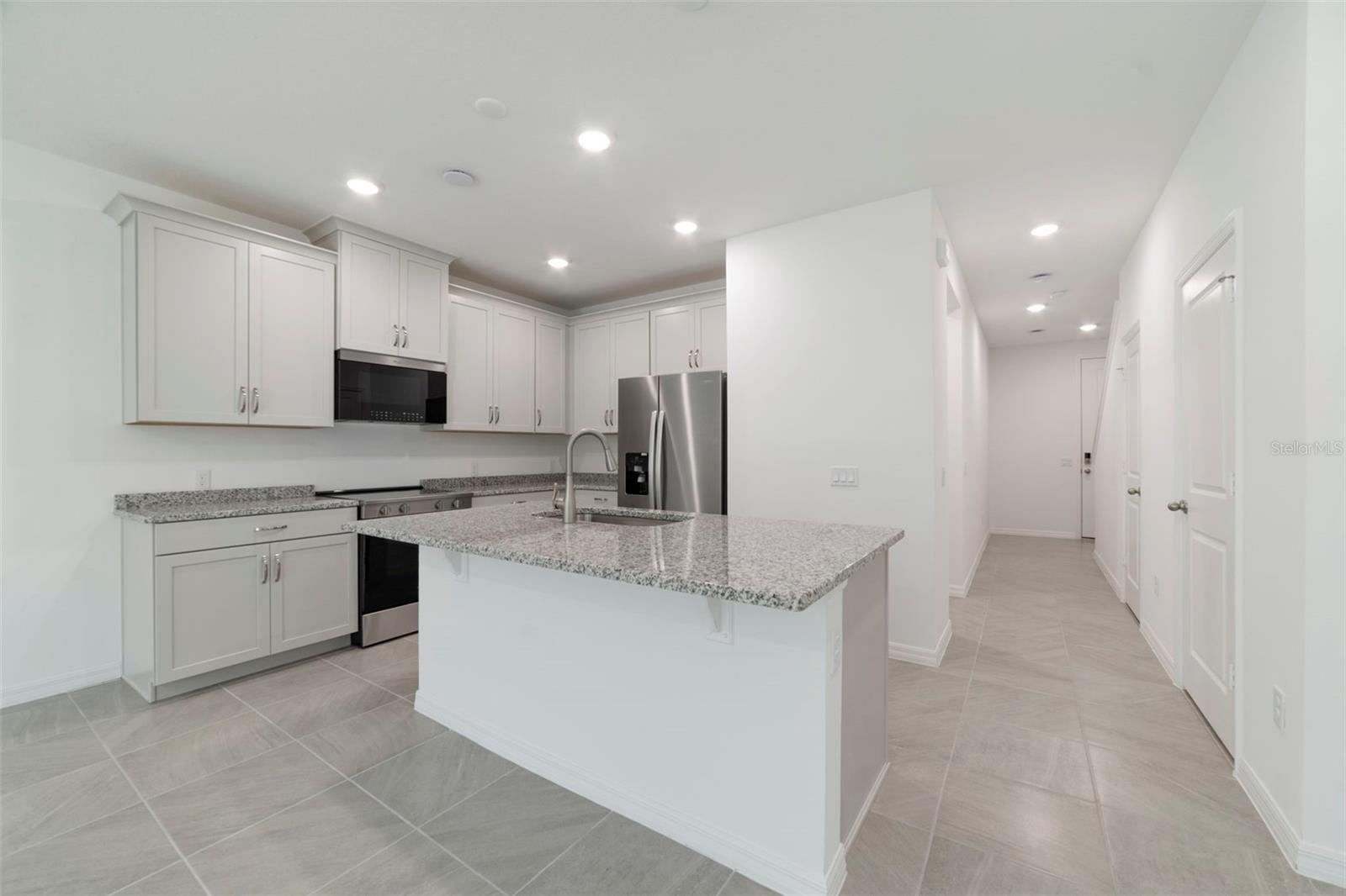 1685 GREENLEAF WOODS COVE