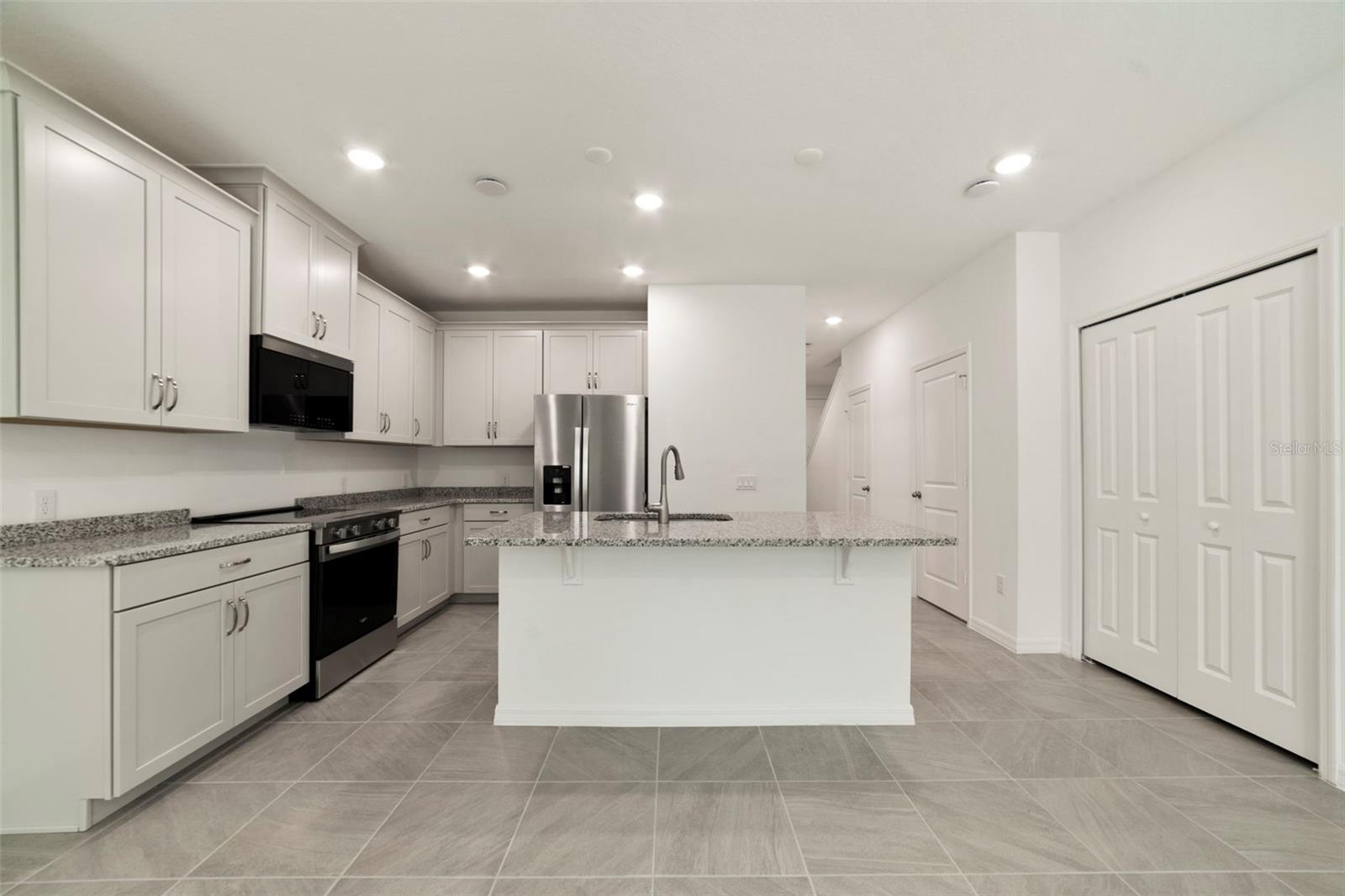 1685 GREENLEAF WOODS COVE