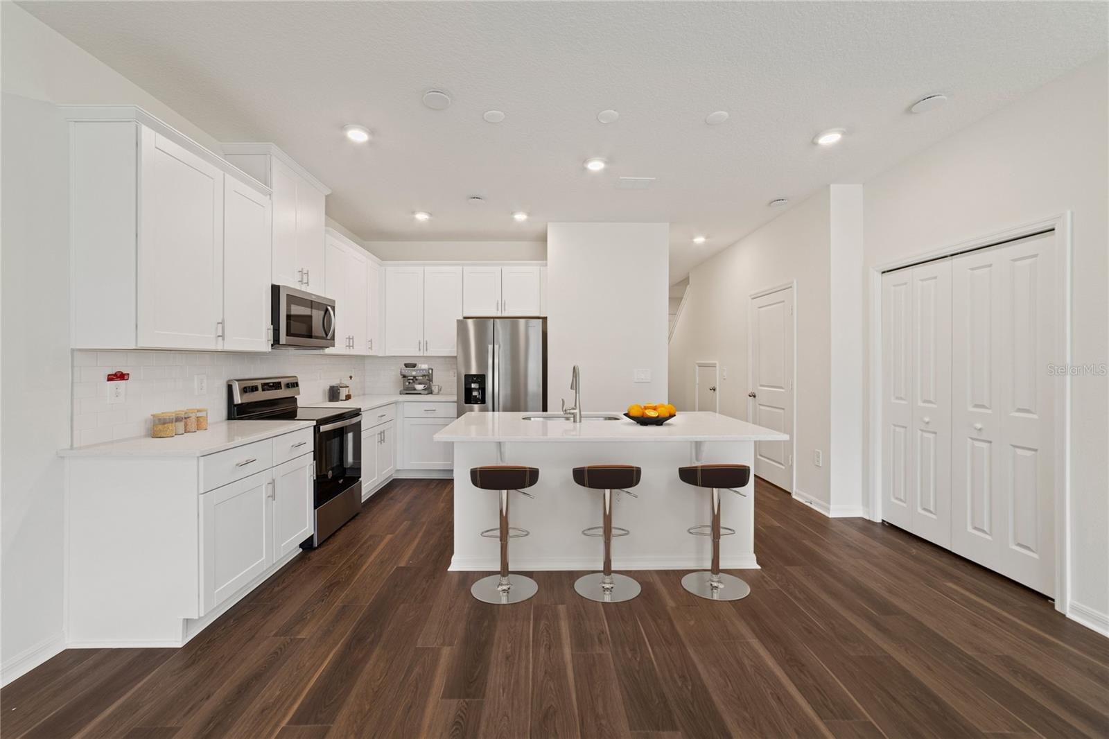 1685 GREENLEAF WOODS COVE