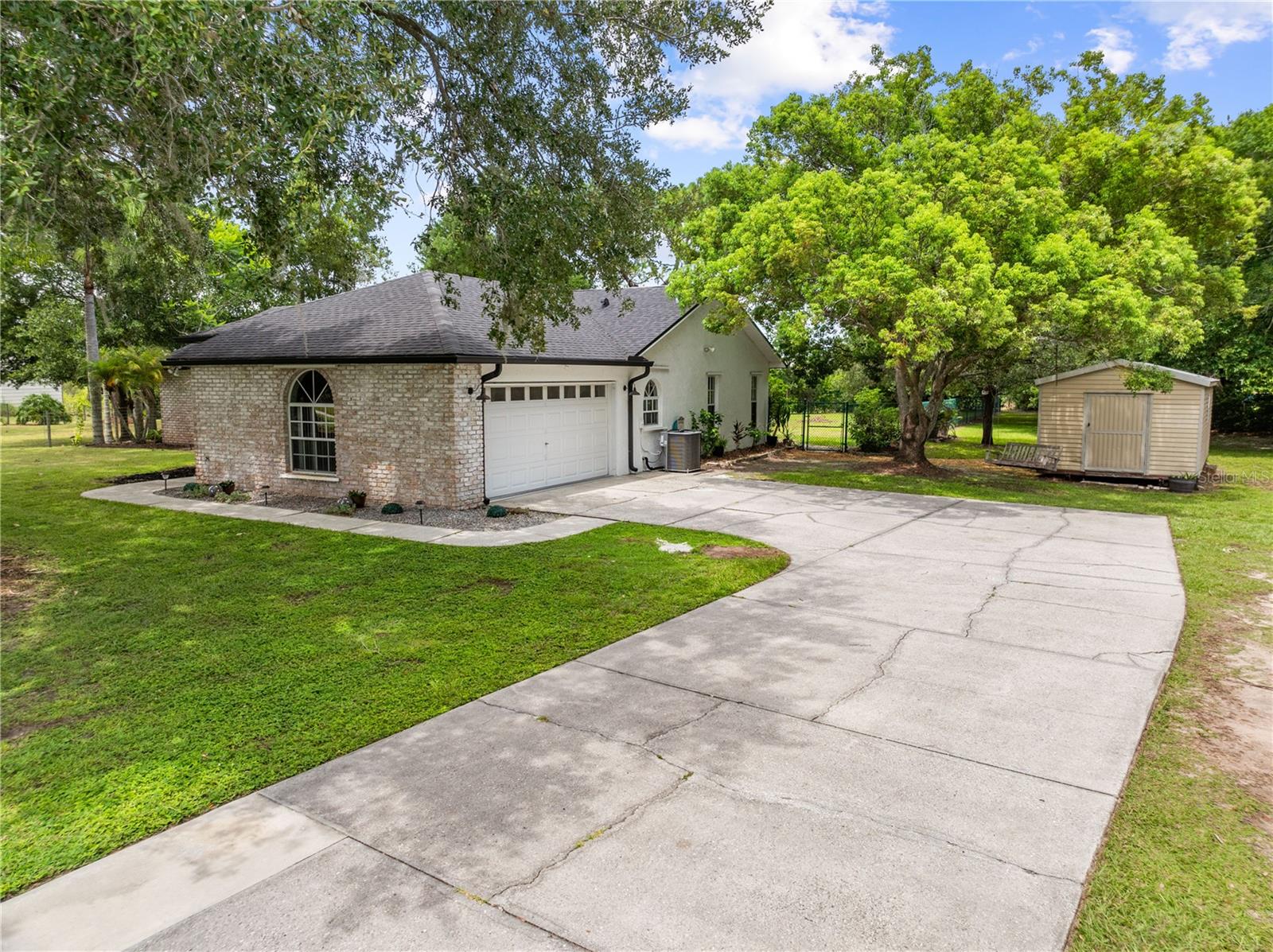 2810 WINDSONG LANE