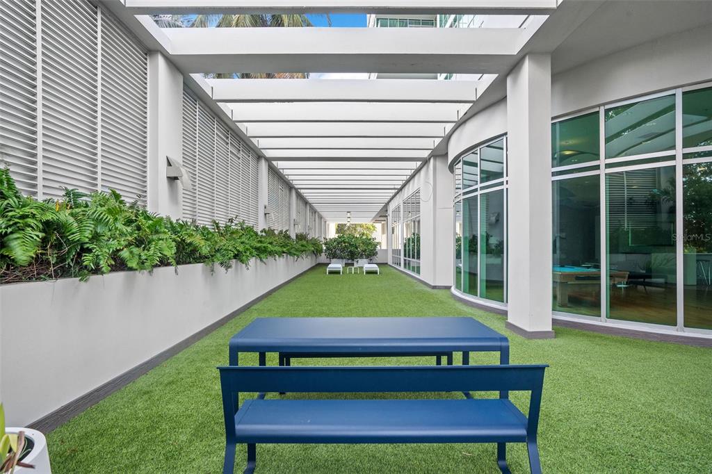 COSMOPOLITAN - Residential