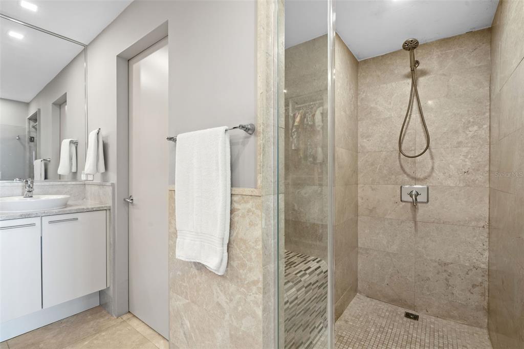 COSMOPOLITAN - Residential