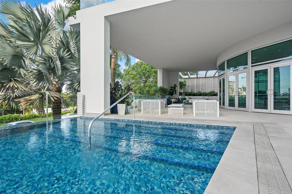 COSMOPOLITAN - Residential