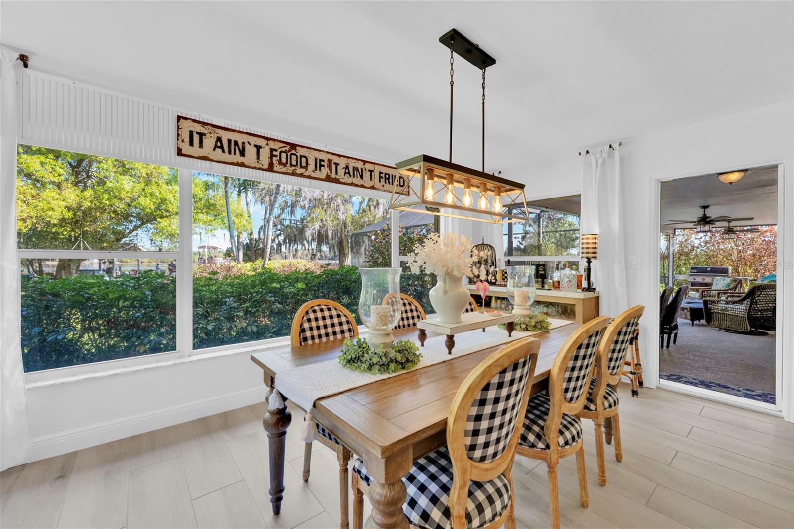 PARADISE SHORES - Residential