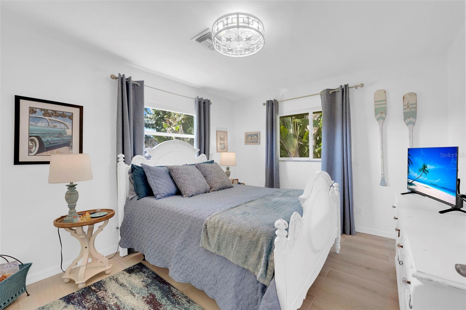 PARADISE SHORES - Residential