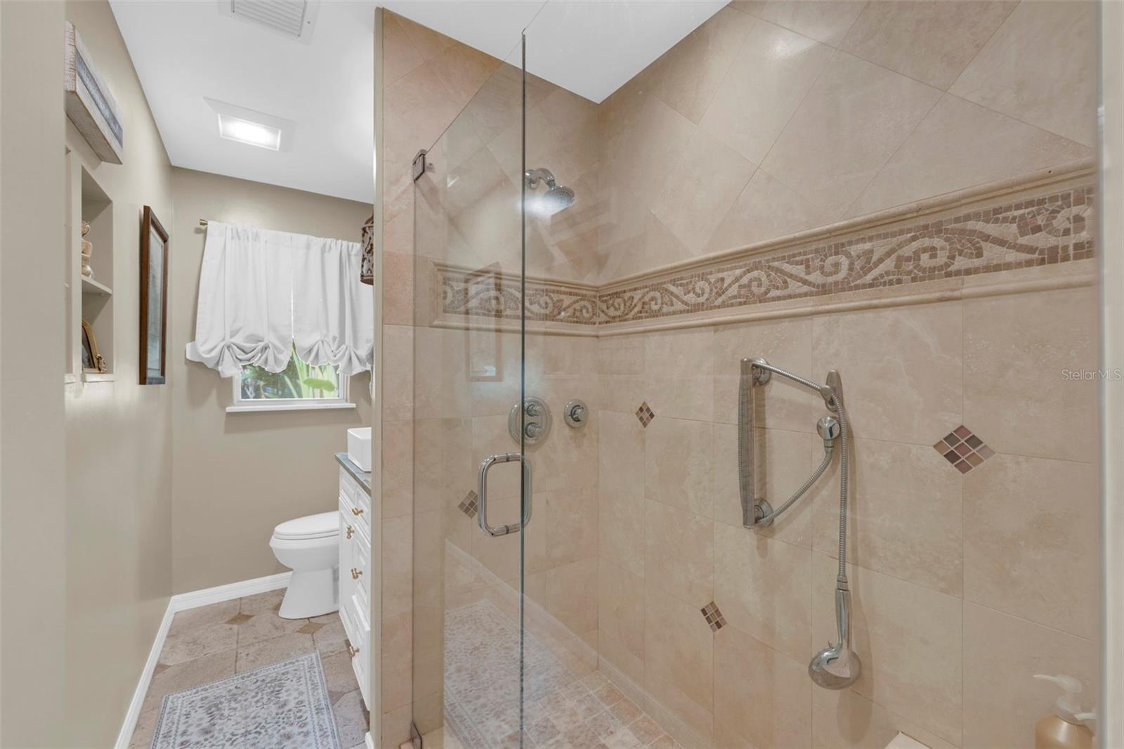 PARADISE SHORES - Residential