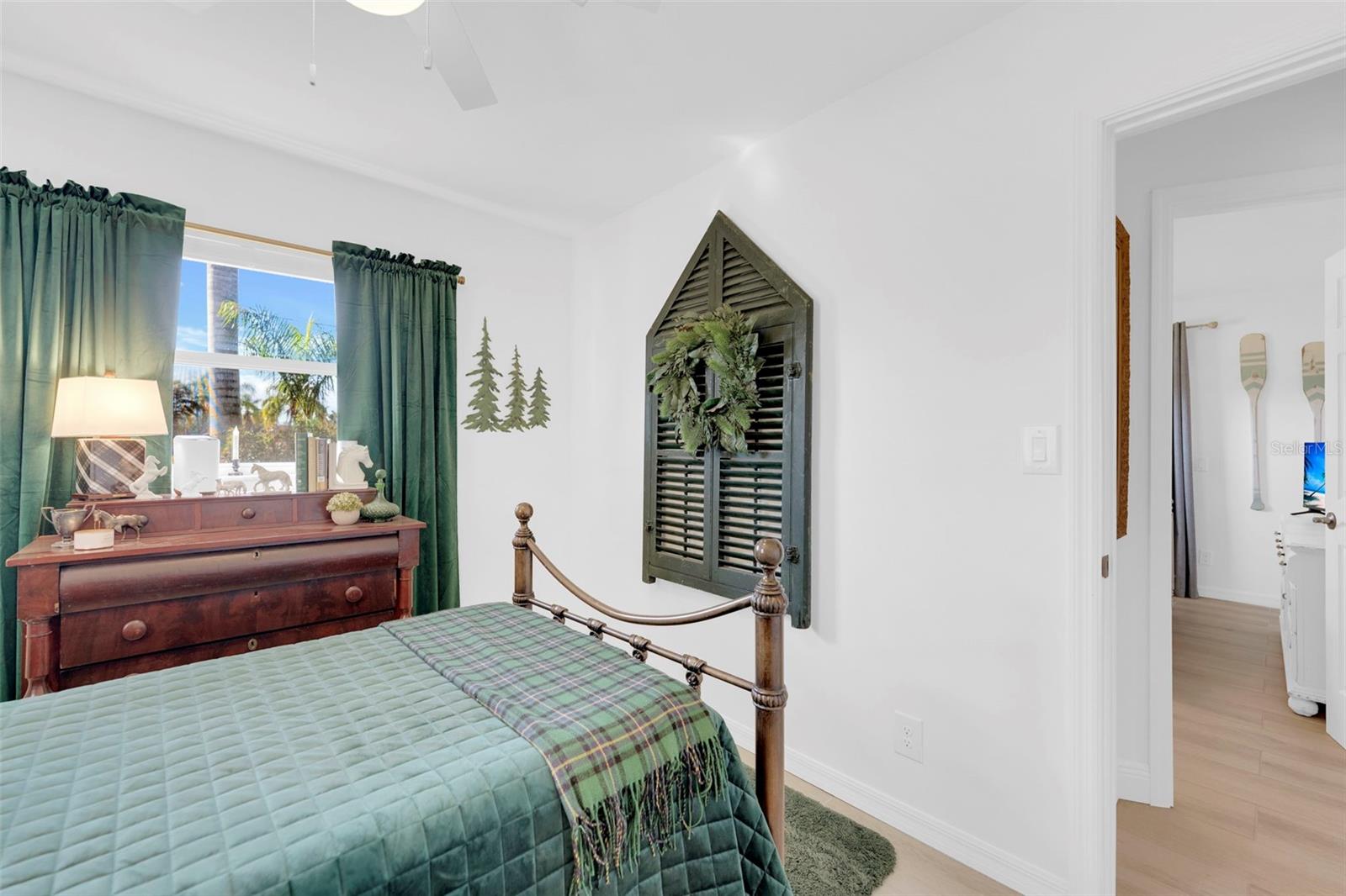 PARADISE SHORES - Residential