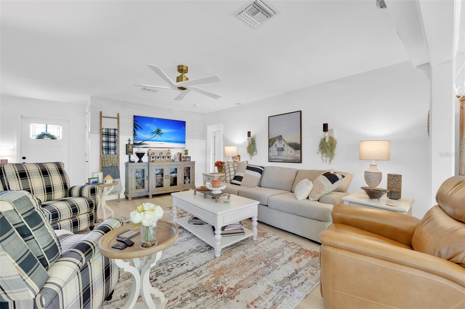 PARADISE SHORES - Residential